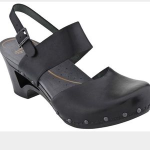 Dansko Thea / size 38 (7.5-8 US) / All Black